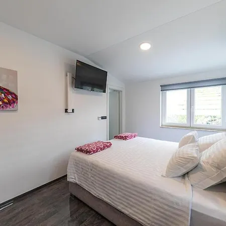 Premium With Jacuzzi شقة