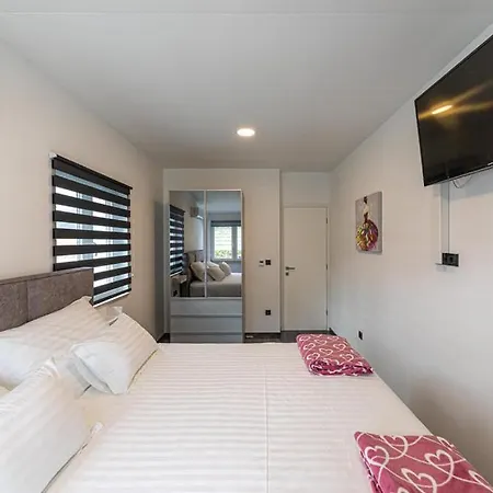 Premium With Jacuzzi شقة تروغير