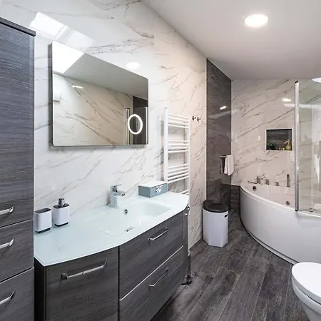 Premium With Jacuzzi Appartement Trogir