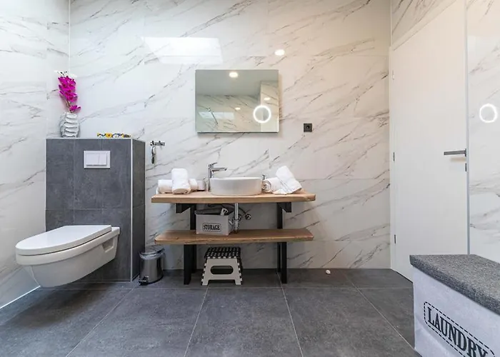 アパート Premium With Jacuzzi トロギール